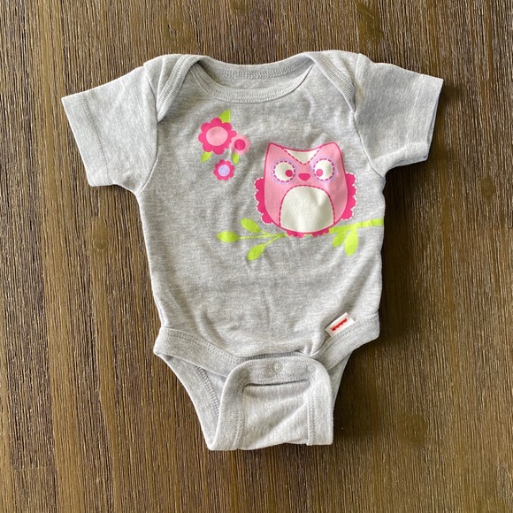 🎉🎉🎉 4 Baby Girl onesies - Picture 2 of 5